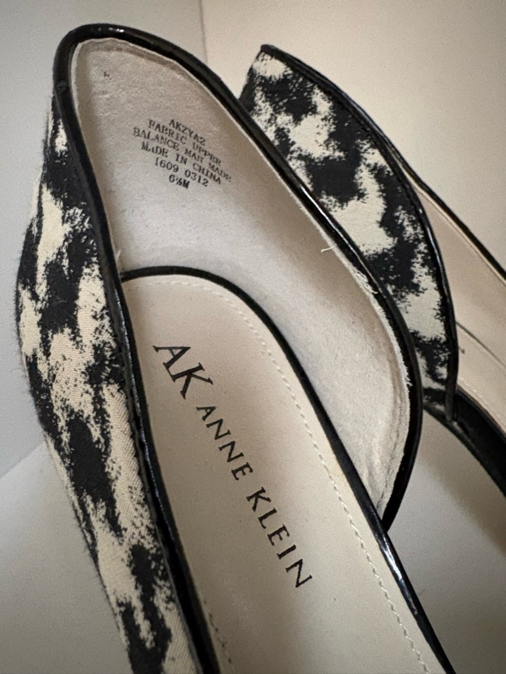Anne Klein Black and White Houndstooth Pumps Heels Size 6.5 - Picture 4 of 6